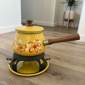 Vintage Imperial Fondue pot. Fondue fun for your next party!